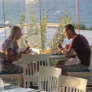 Abendessen mit Meerblick im Mitsis Cretan Village Main Restaurant