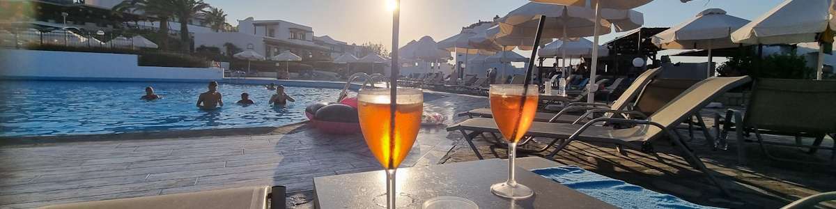 Leckere Cocktails gibt es an den Pool Bars des Mitsis Cretan Village Beach Hotels täglich von 10-18 Uhr